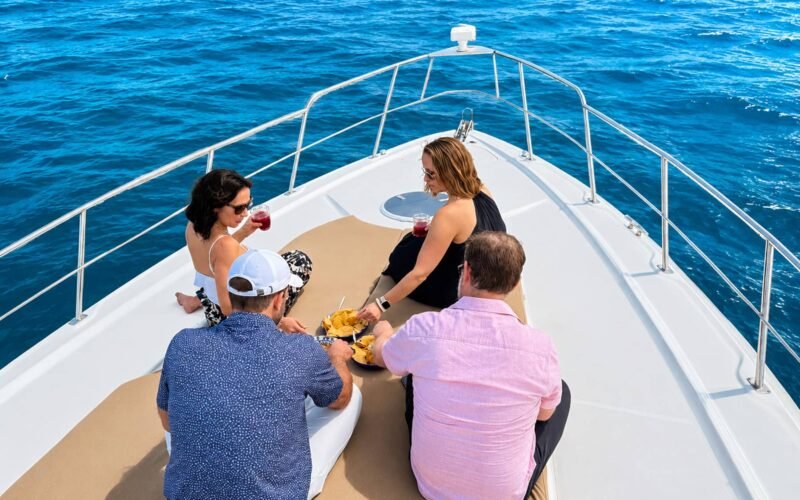 ¿Cuánto cuesta rentar un yate en Los Cabos? Guía clara para elegir bien